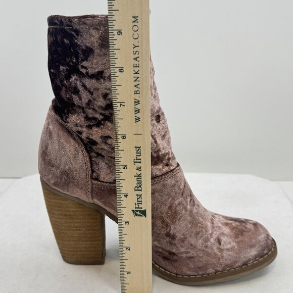 Sbicca Womens Size 7 Ankle Booties Pink Crushed Velvet Foldover Block Heels - Picture 15 of 16